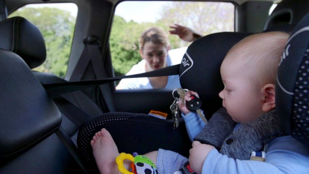 What to do if you see the baby locked in the car?